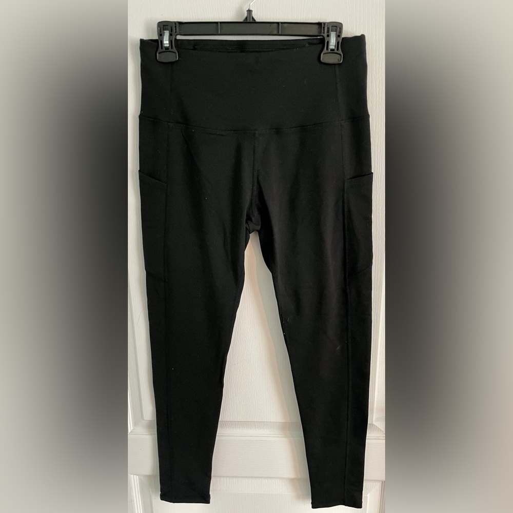 Women’s large black leggings with pockets